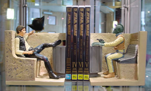 Gentle Giant Cantina Bookends